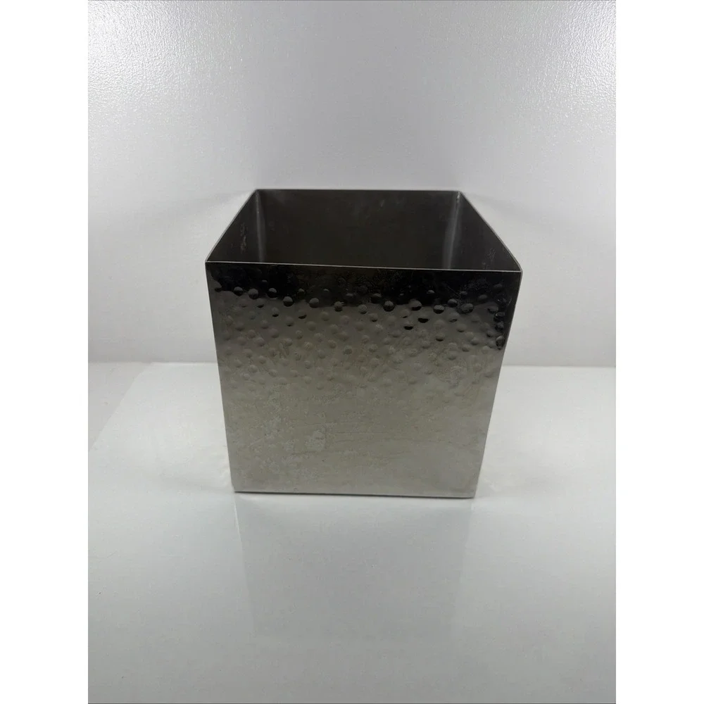 vintage Wendell August‎ Forge hammered aluminum box Hand Crafted.